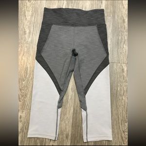 Lululemon Womens Cropped Leggings Sz 8